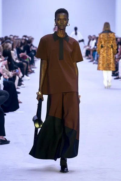 Look 19